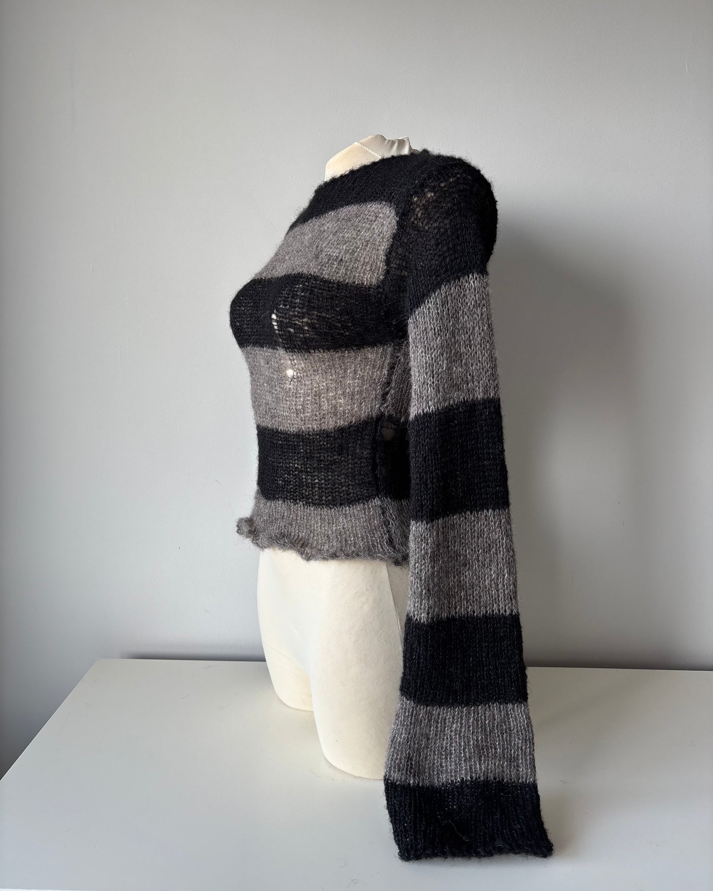 01 STRIPED SWEATER