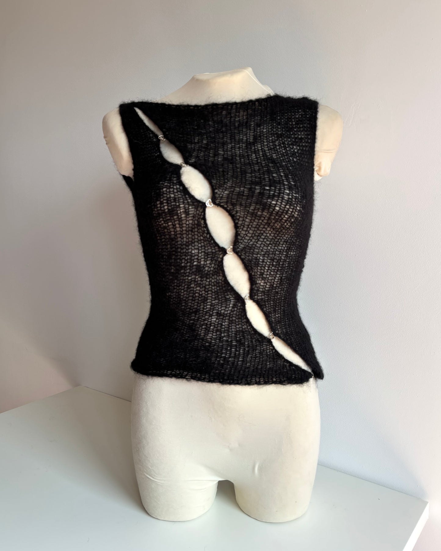 SPLIT SKIN TOP