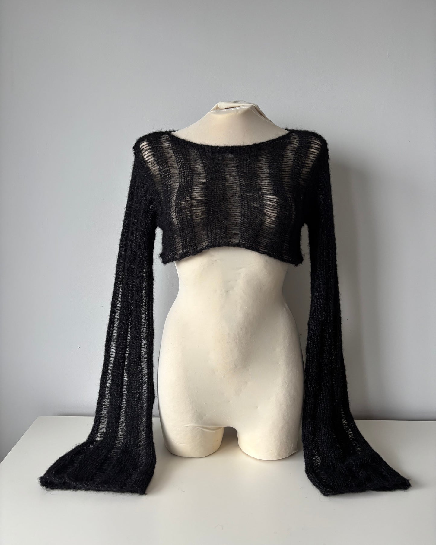 BLACK DISTRESSED SHRUG