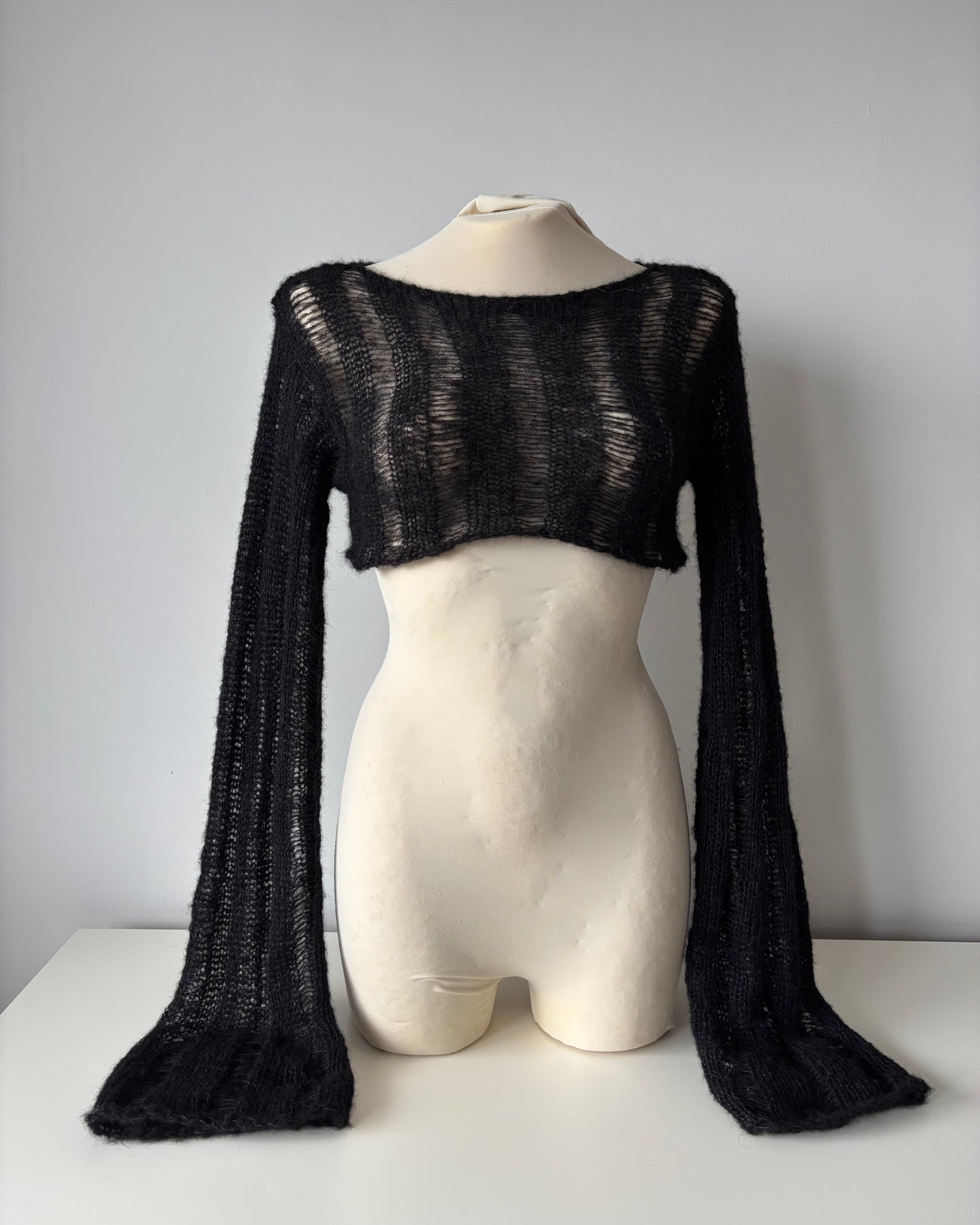 BLACK DISTRESSED SHRUG