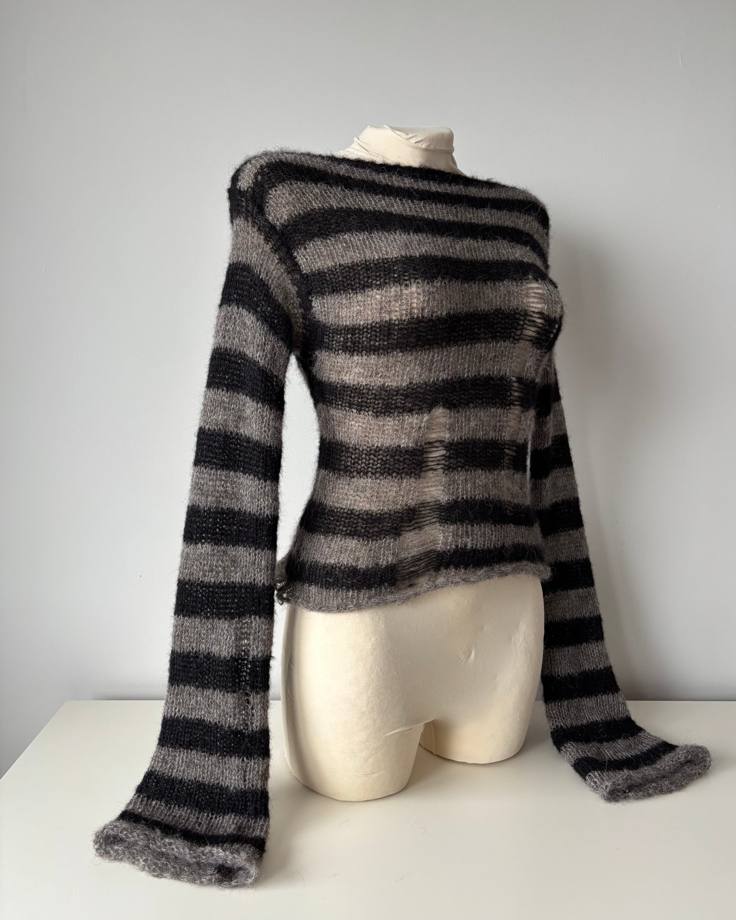 02 STRIPED SWEATER
