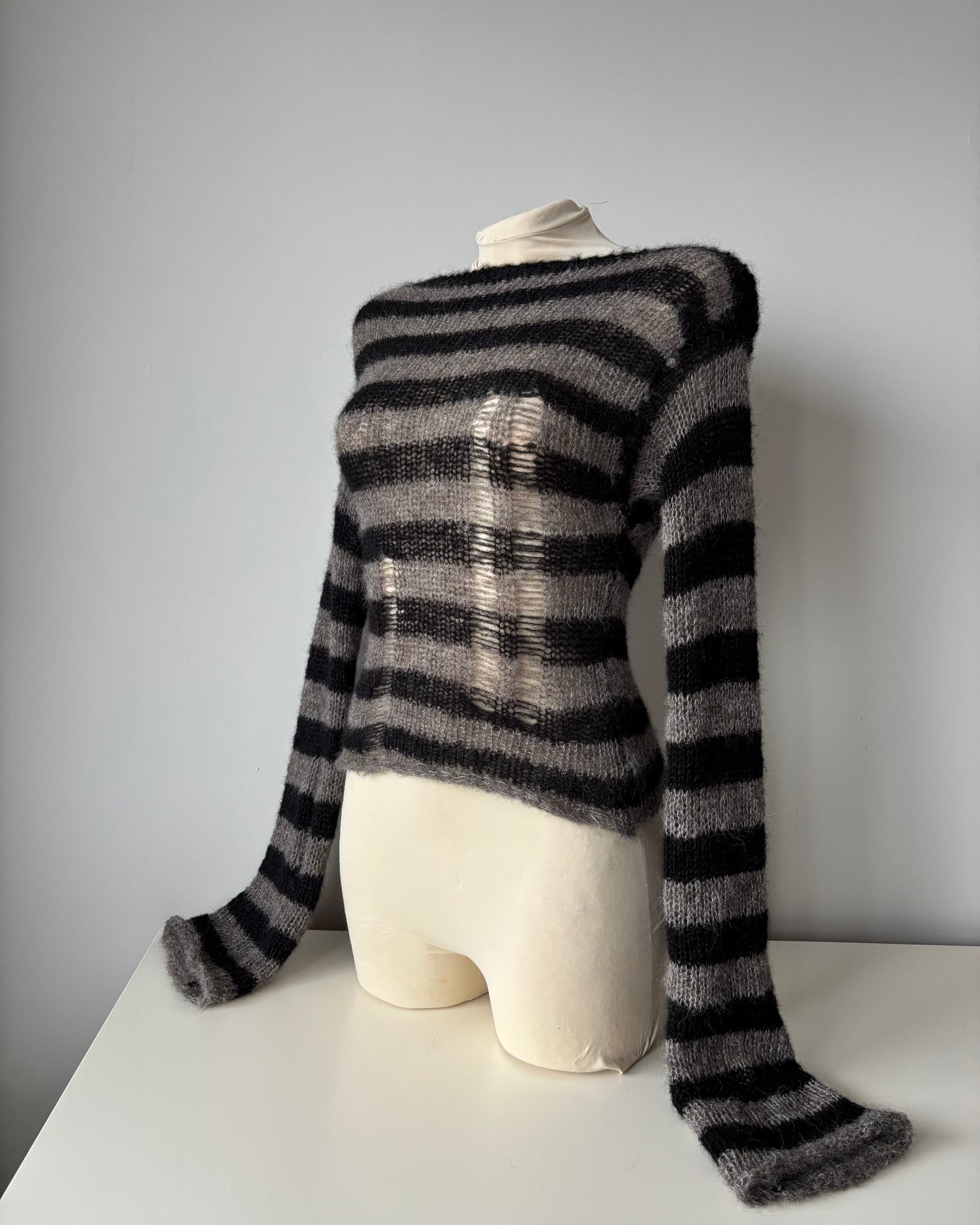 02 STRIPED SWEATER