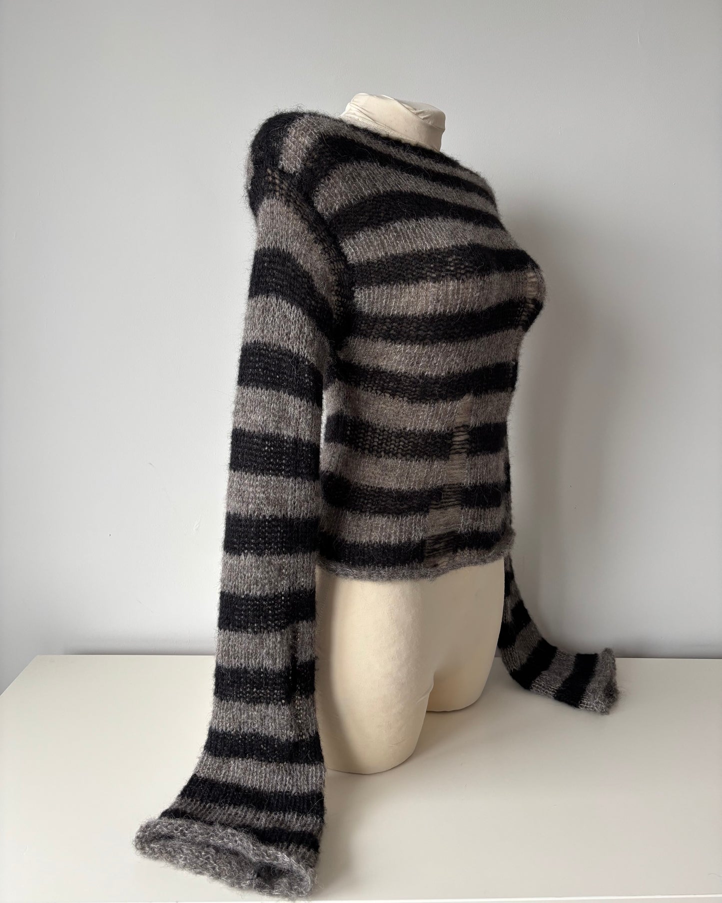 02 STRIPED SWEATER