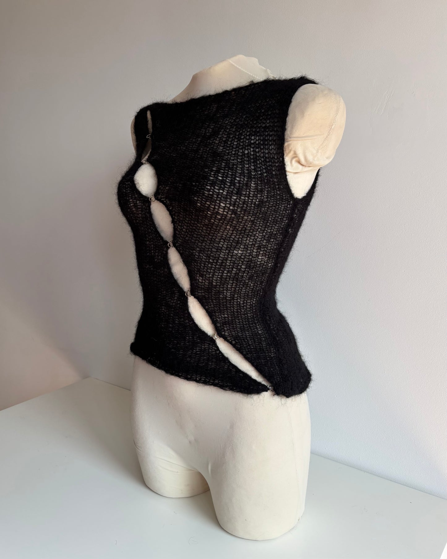 SPLIT SKIN TOP