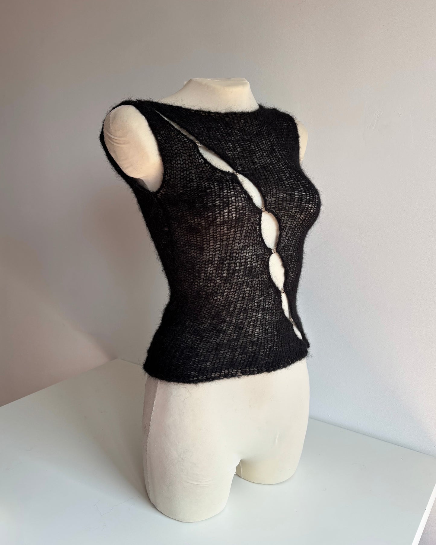 SPLIT SKIN TOP