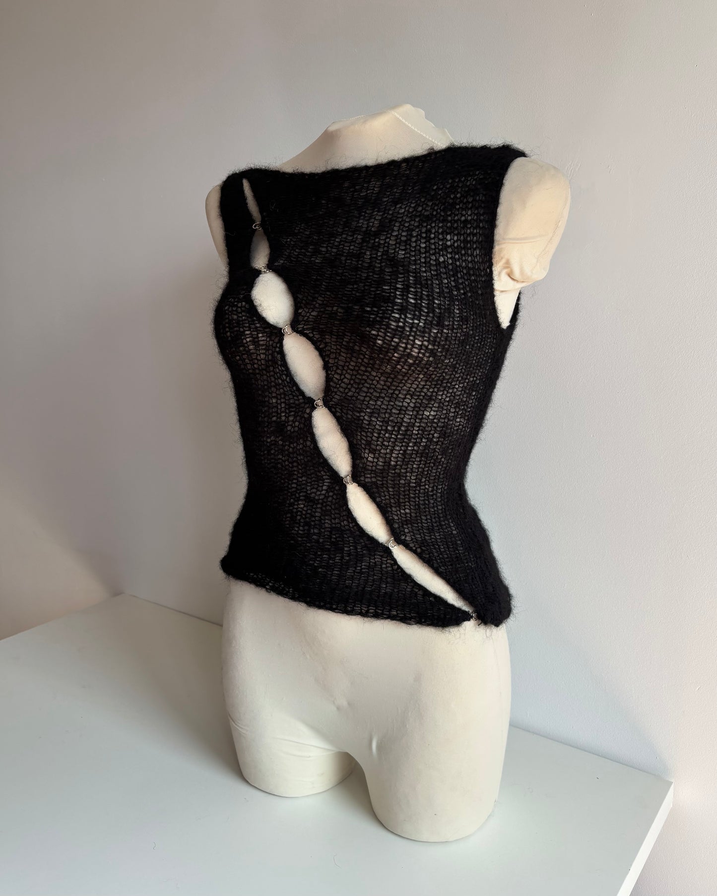SPLIT SKIN TOP
