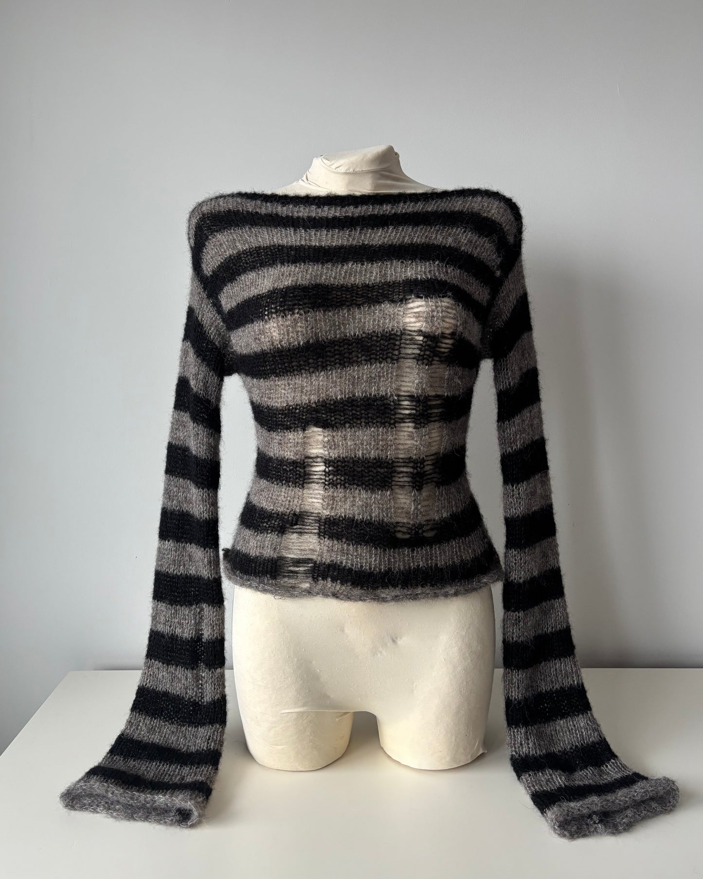 02 STRIPED SWEATER
