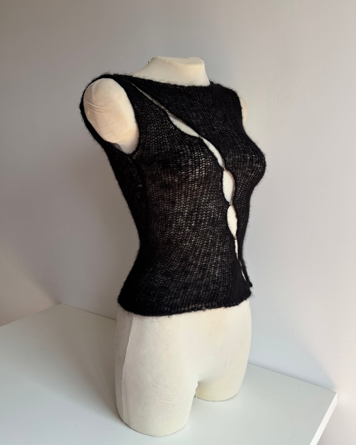 SPLIT SKIN TOP