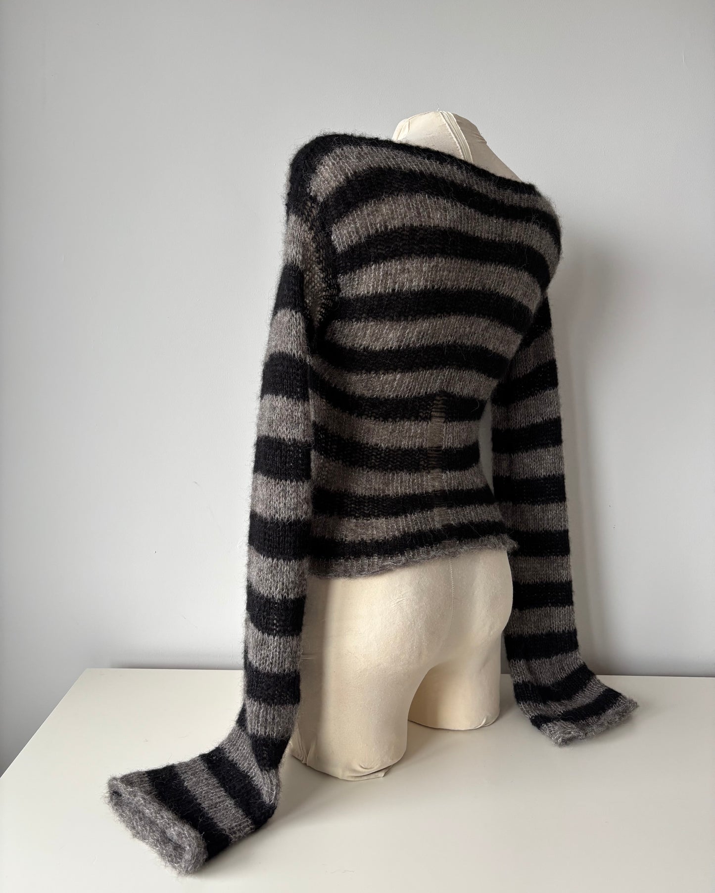 02 STRIPED SWEATER