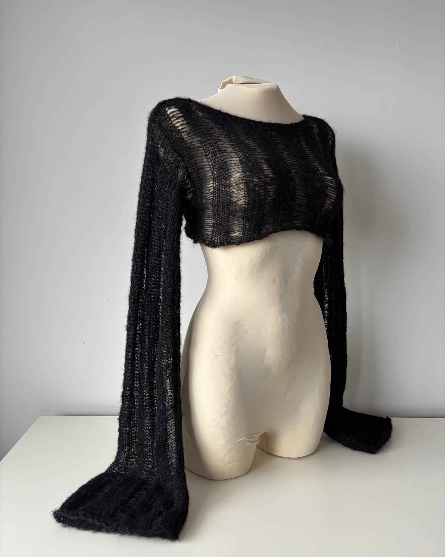 BLACK DISTRESSED SHRUG