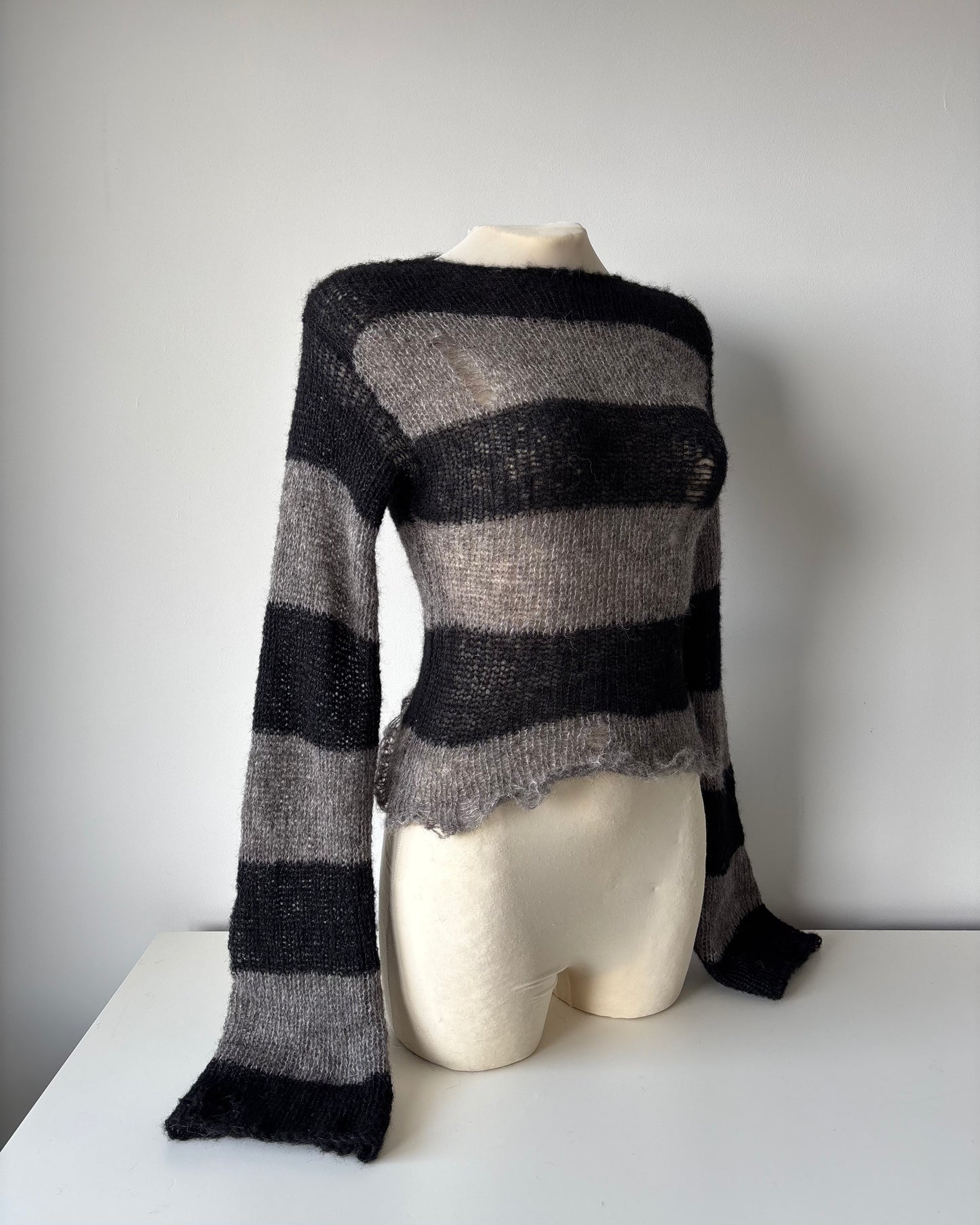 01 STRIPED SWEATER
