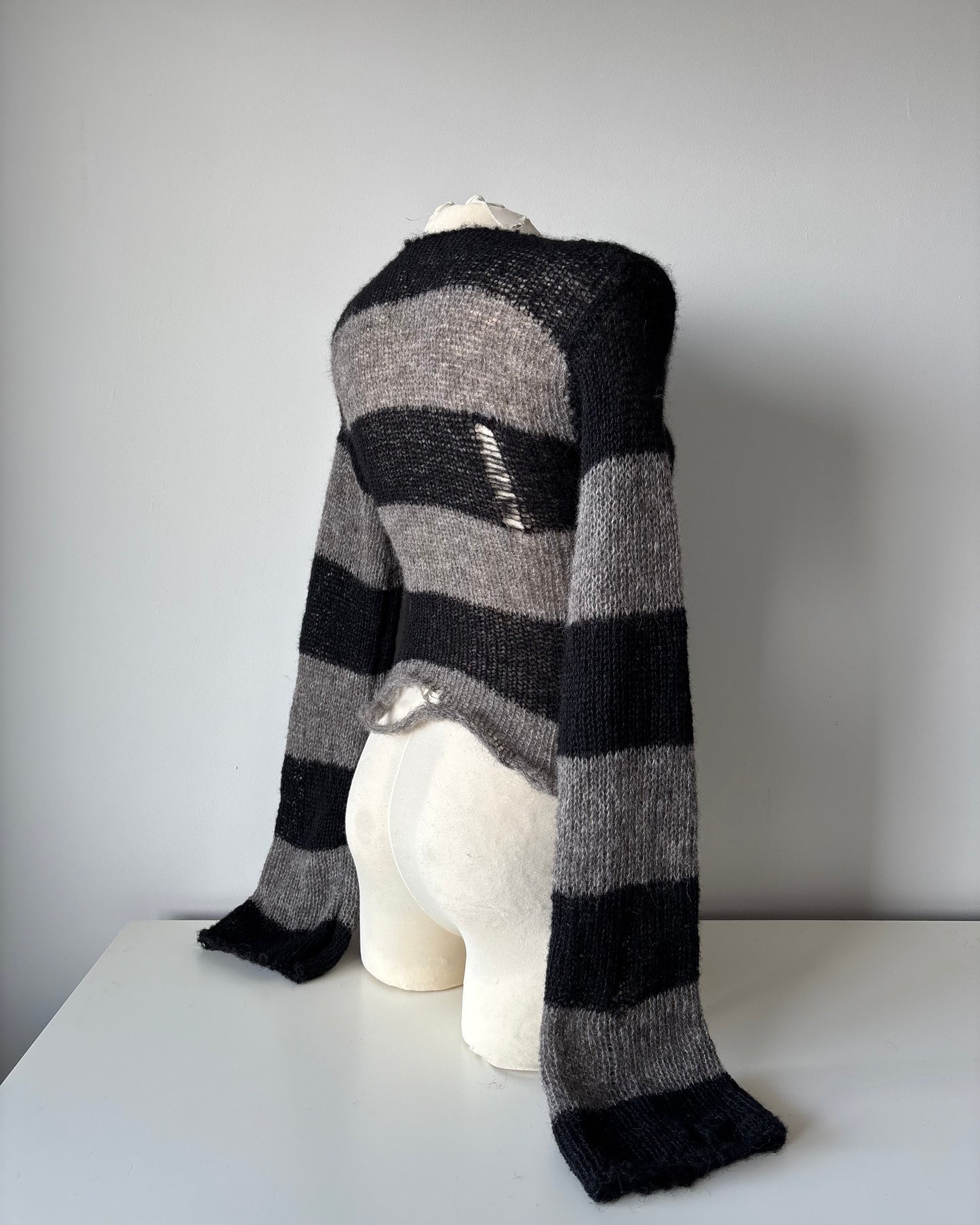 01 STRIPED SWEATER