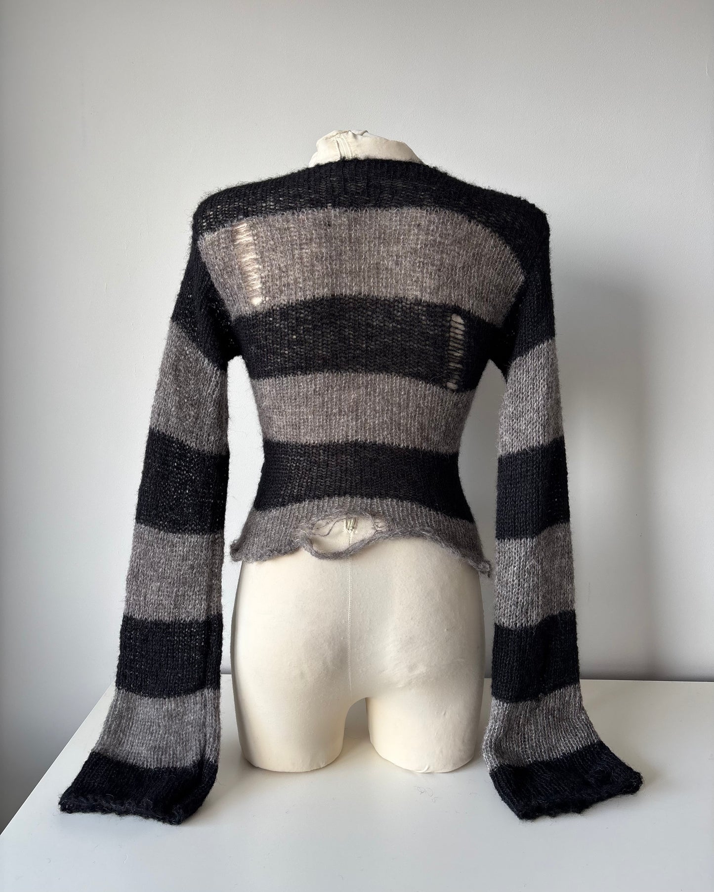01 STRIPED SWEATER