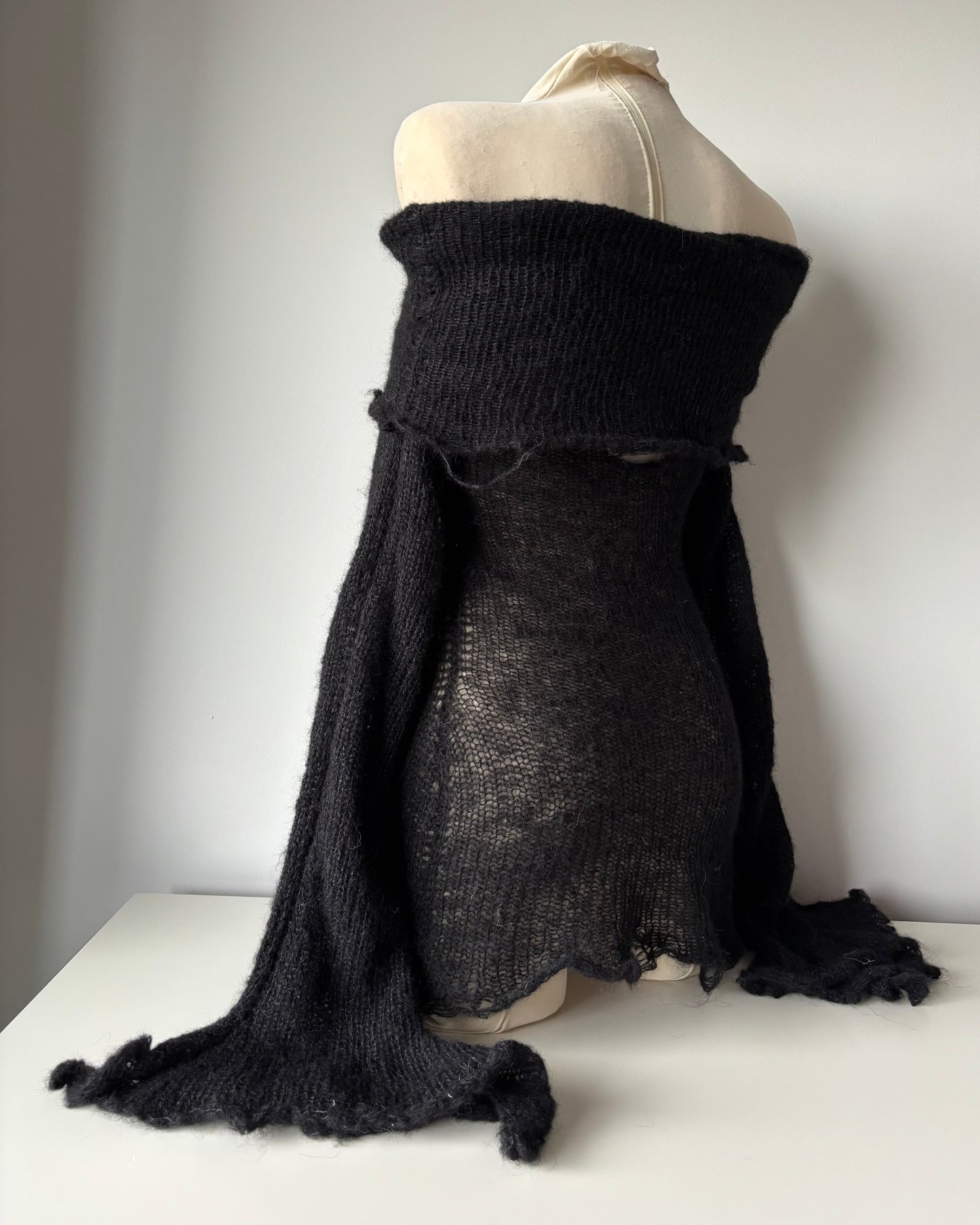 OFF-SHOULDER BLACK DRESS