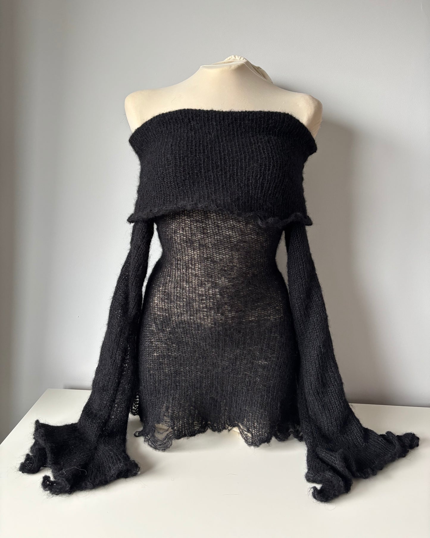 OFF-SHOULDER BLACK DRESS